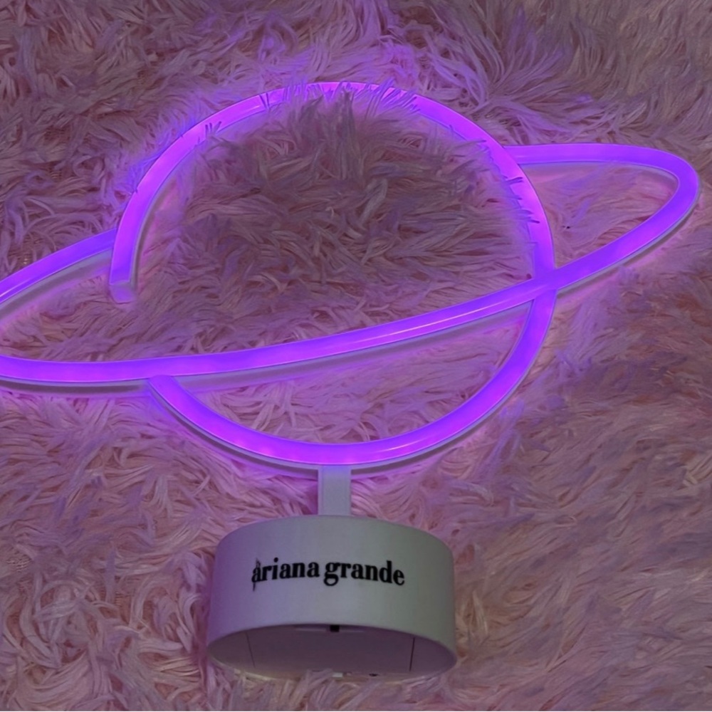 Ariana Grande Saturn LED lamp